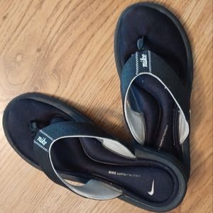 Womans Black Nike Flip flop sandles size 8